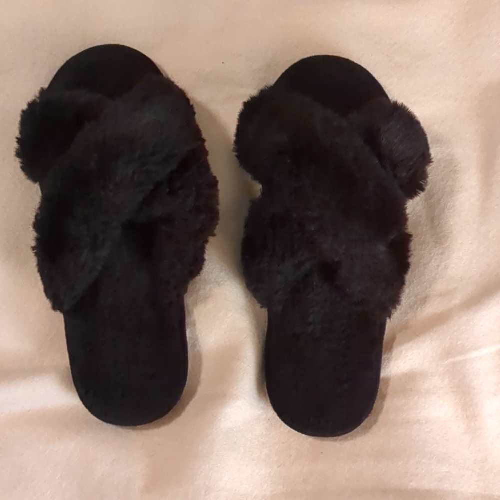Comfy Black Fluffy Slide-in Black Slippers